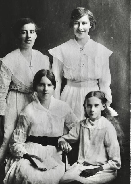 Jessie Siggs and daughters
