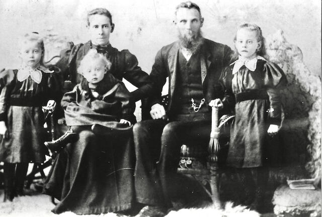 Henry and Jessie Siggs and family