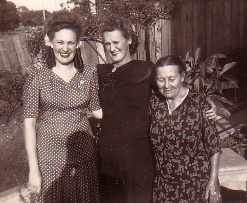 Ada Boon (1944) with daughter Claire & Granddaughter Norma