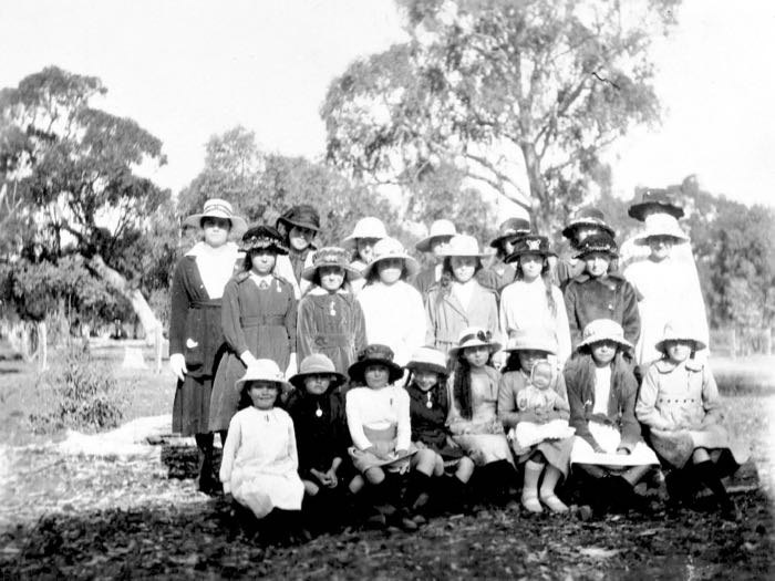 Hall school girls 1920