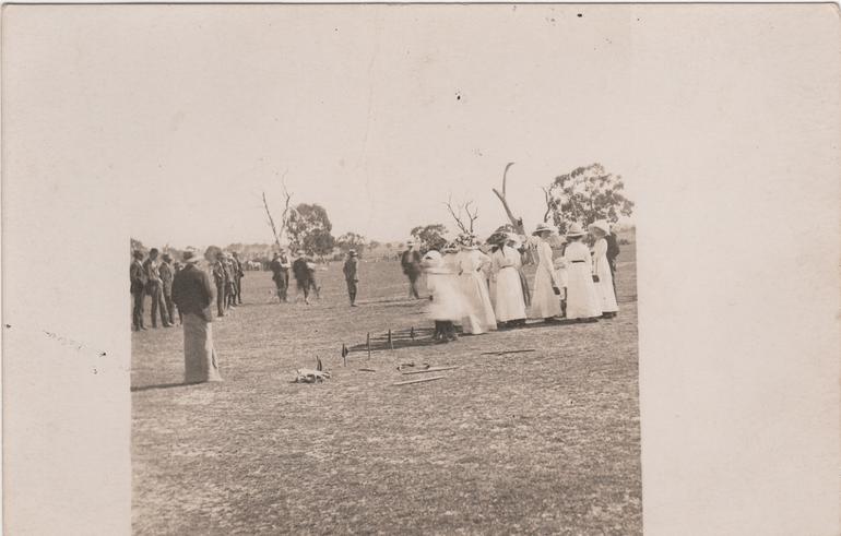 Mulligans Flat school picnic and sports day, November 1912