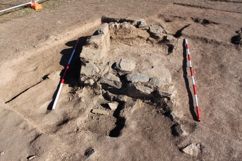Excavated hearth, Googong school