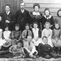 Tharwa - teacher Gifford and pupils 1908